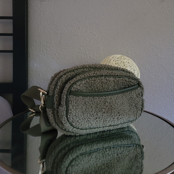 Laundry By Shelli Segal Handbags - 🟣Laundry by Shelli Segal Faux Shearling Sherpa Cross Body Tote green fuzzy